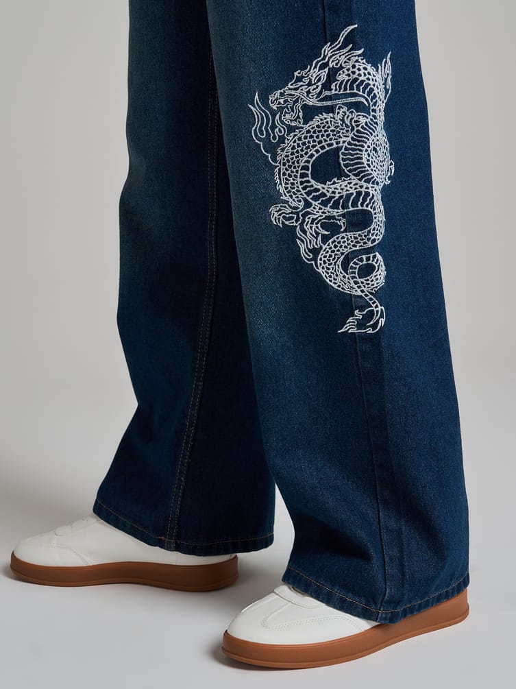 Джинсы багги с вышивкой дракона