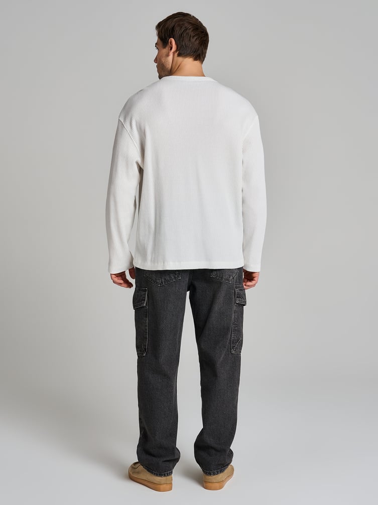 Зауженные джинсы карго с боковыми карманами