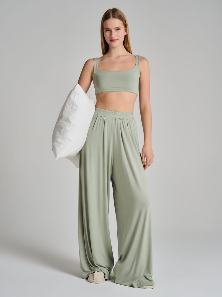 Пижама оверсайз с топом и широкими брюками