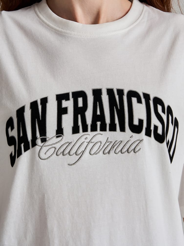 Хлопковая футболка оверсайз с вышивкой надписи