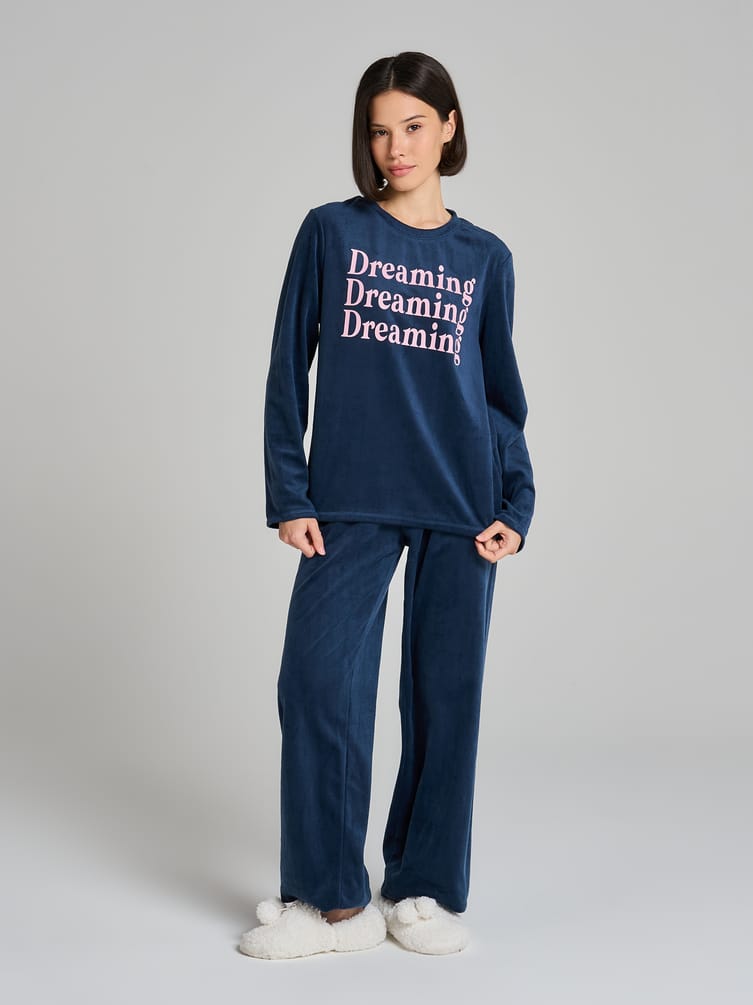 Пижама плюшевая с надписью и брюками