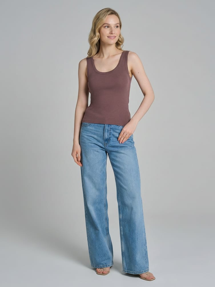 Майка на широких бретелях с вареным эффектом