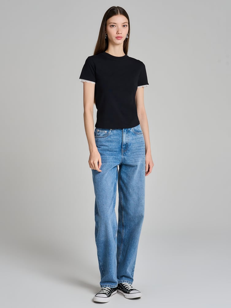 Короткая футболка с кружевом