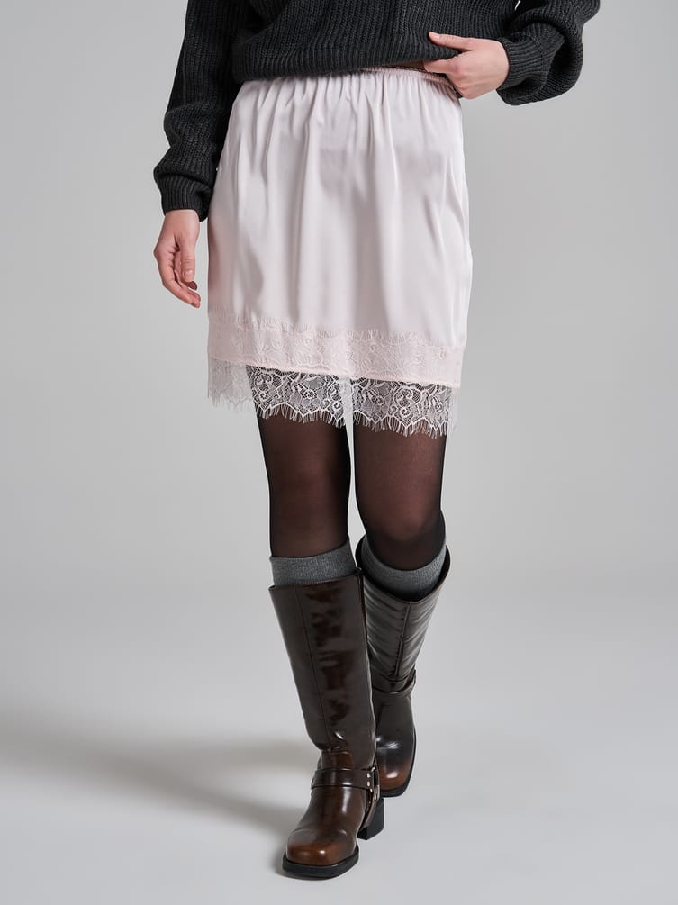 Юбка мини атласная с кружевом в бельевом стиле