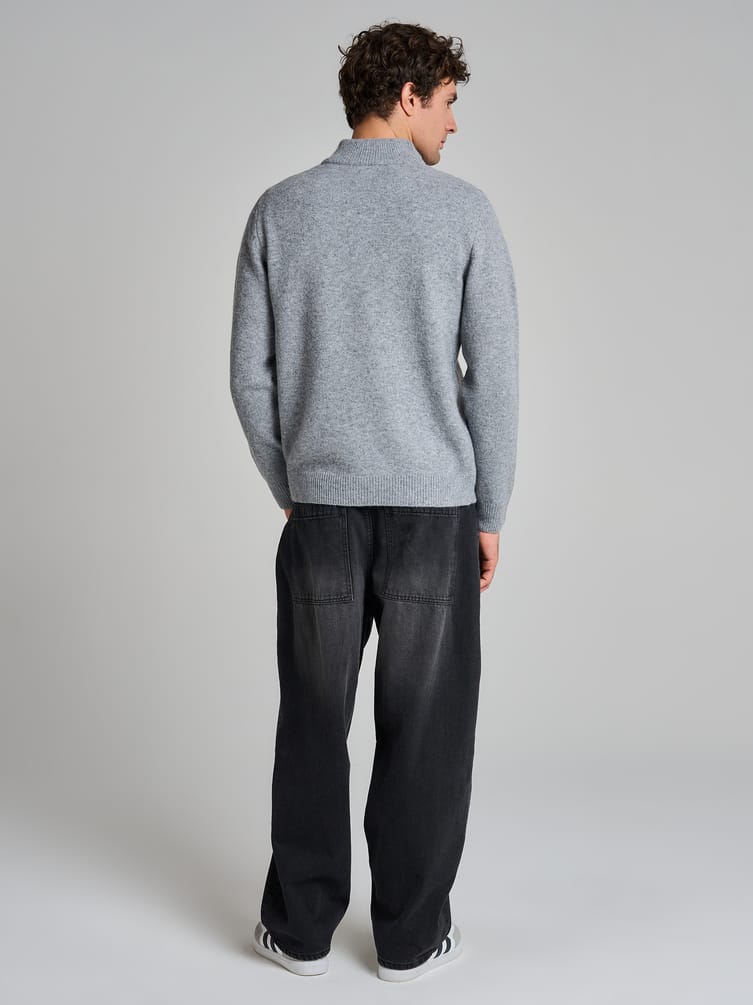 Свитер трикотажный с воротником и полузамком