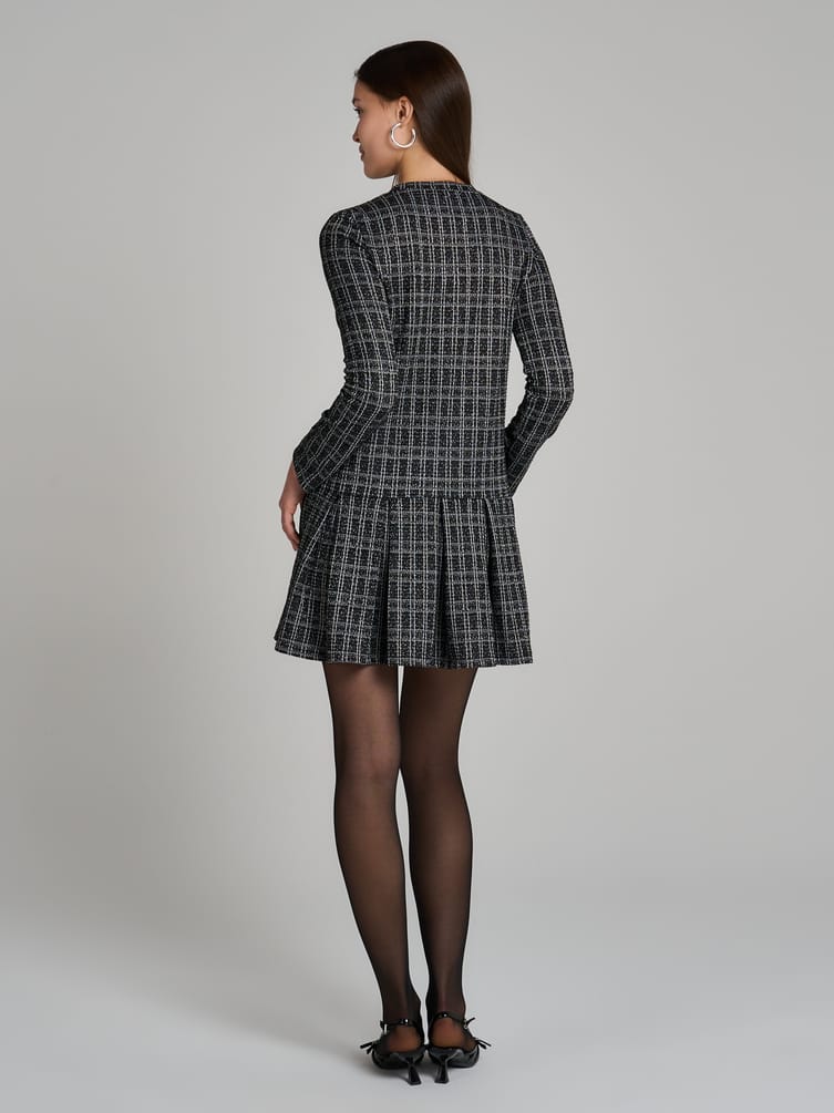 Платье короткое  из плотной буклированной ткани