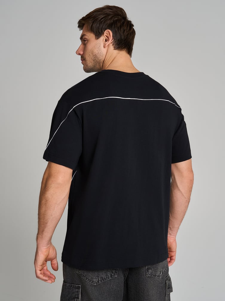 Футболка с надписью Confident