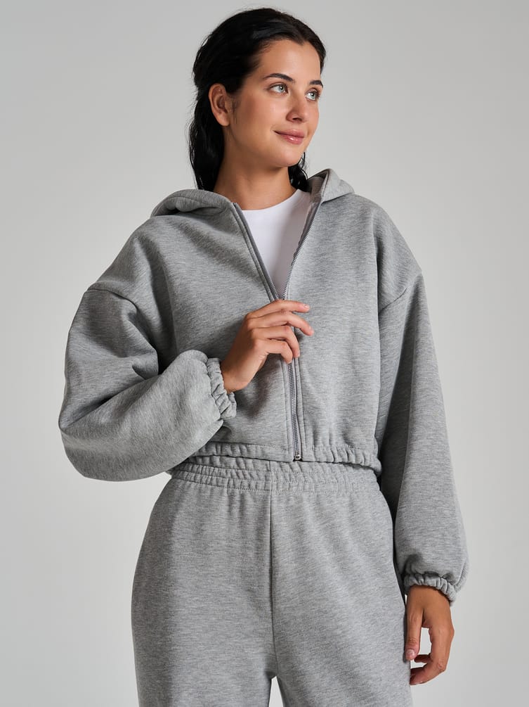 Укороченная зипка оверсайз на молнии с капюшоном и начесом