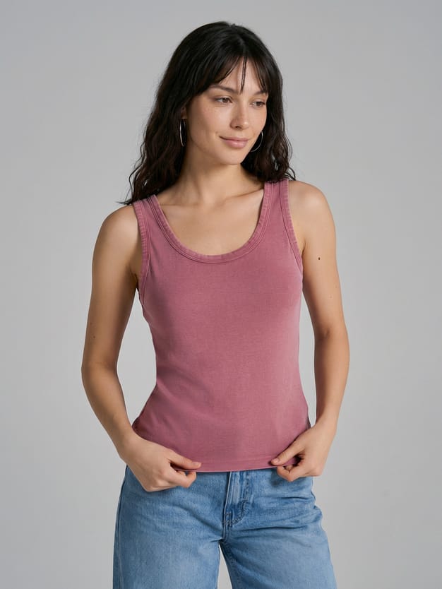 Майка на широких бретелях с вареным эффектом