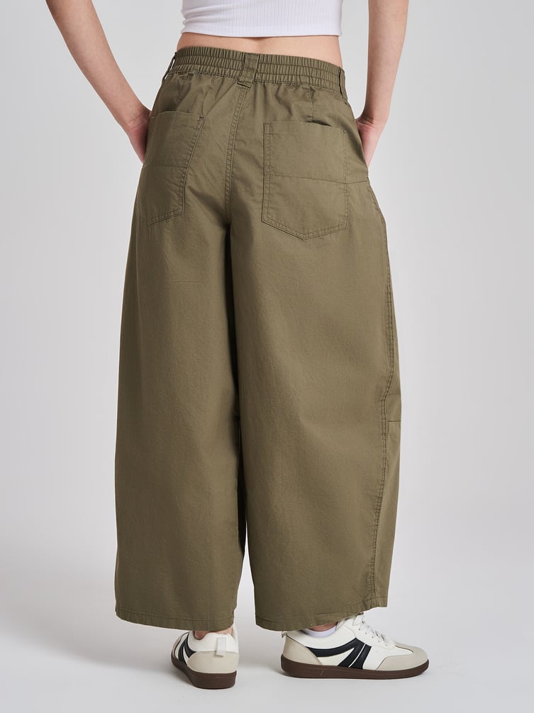 Брюки-бананы с защипами