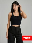 Короткая майка в рубчик на широких бретелях