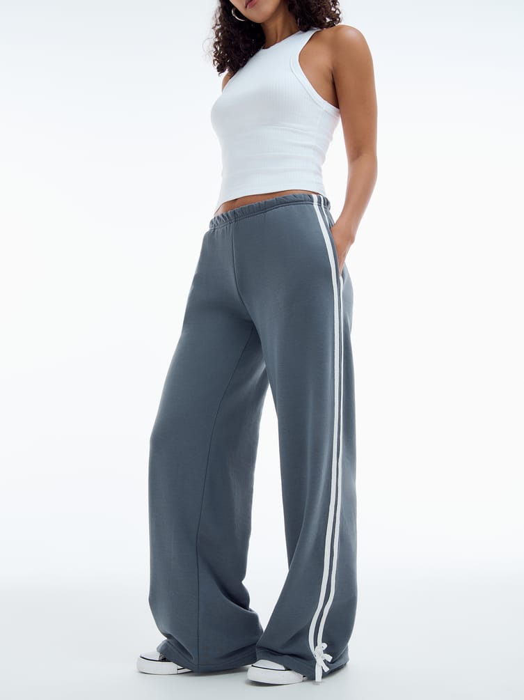 Спортивные прямые брюки с лампасами