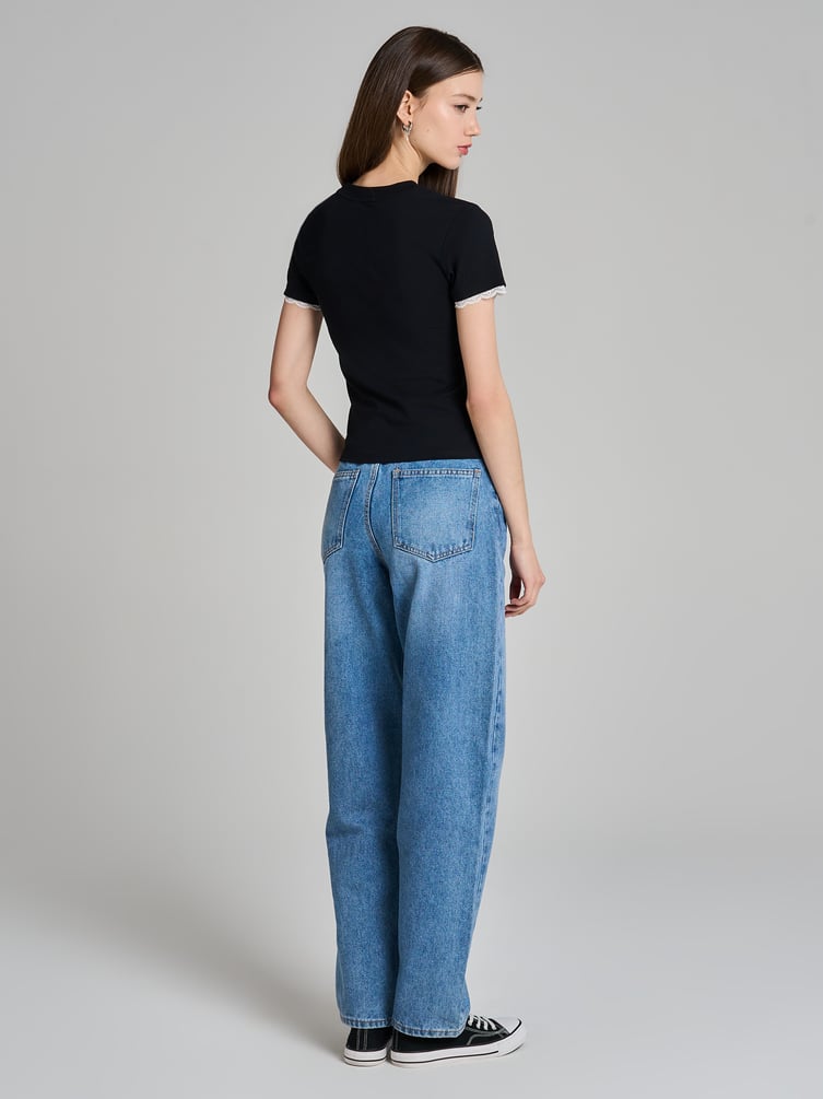 Короткая футболка с кружевом