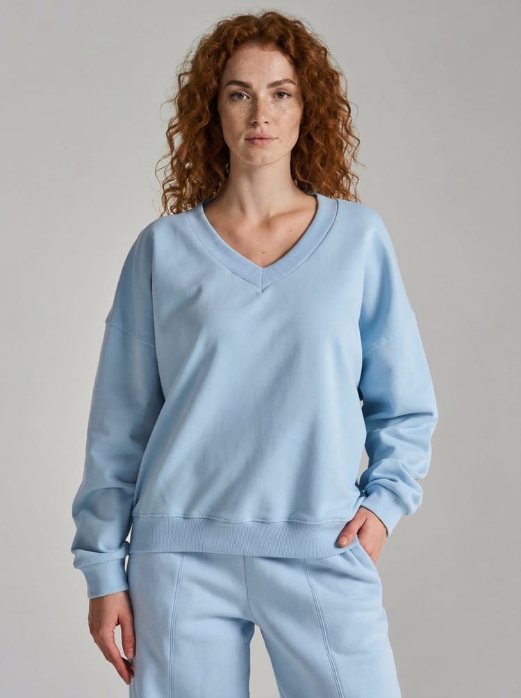 Свитшот с V-образным вырезом