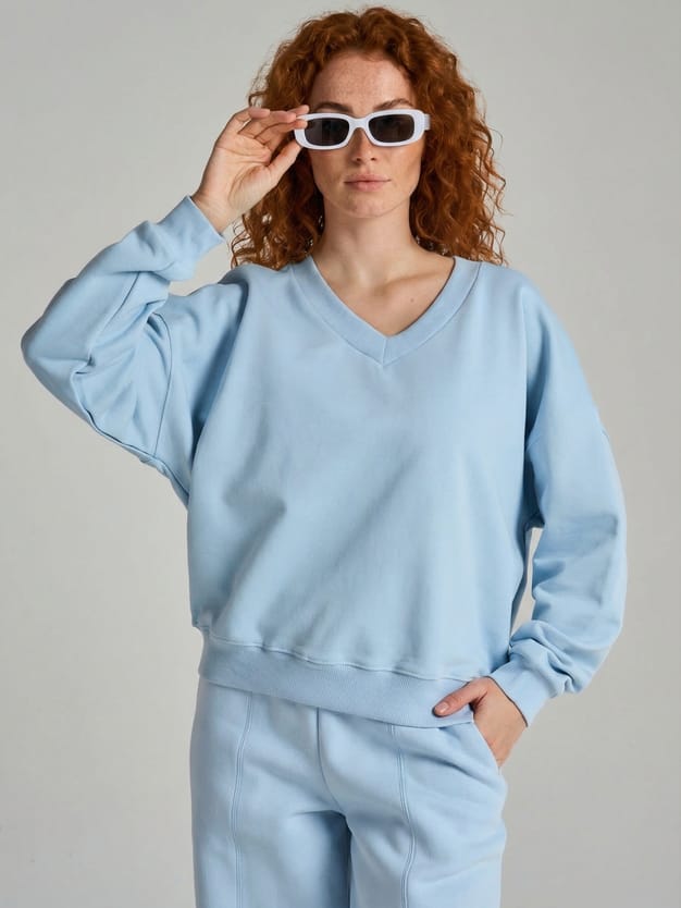 Свитшот с V-образным вырезом