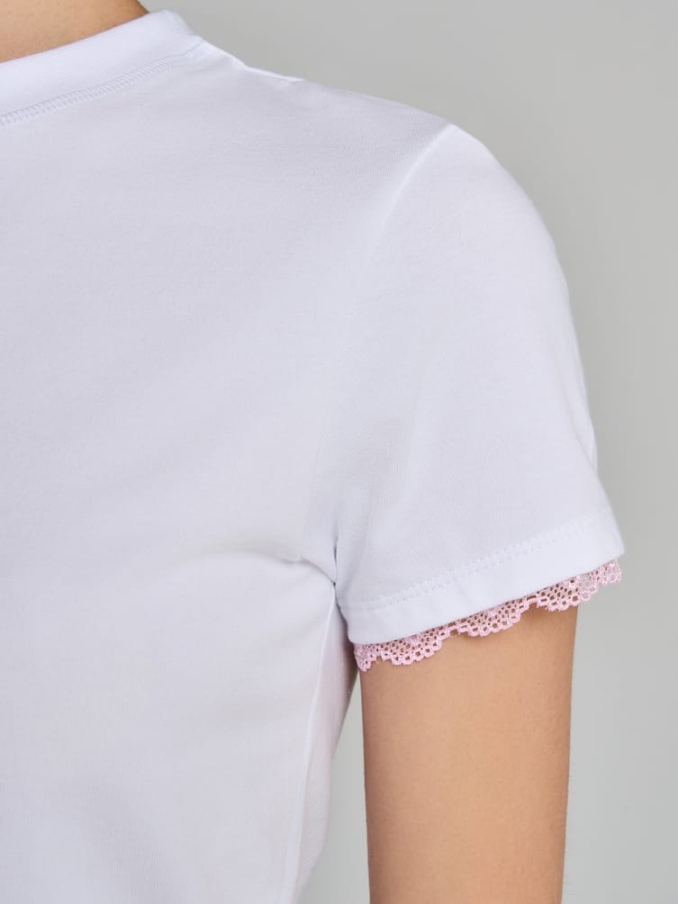 Короткая футболка с кружевом