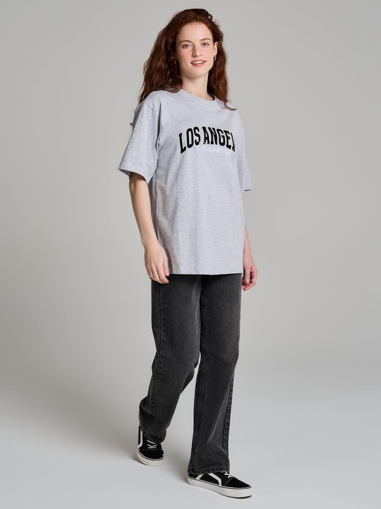 Хлопковая футболка оверсайз с вышивкой надписи