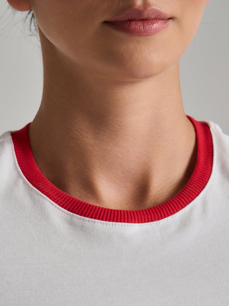 Футболка приталенная с надписью