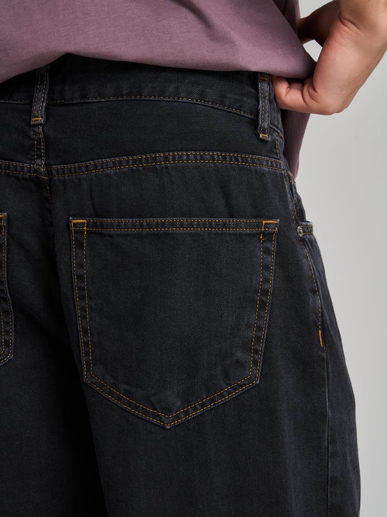 Джинсы слегка расклешенные