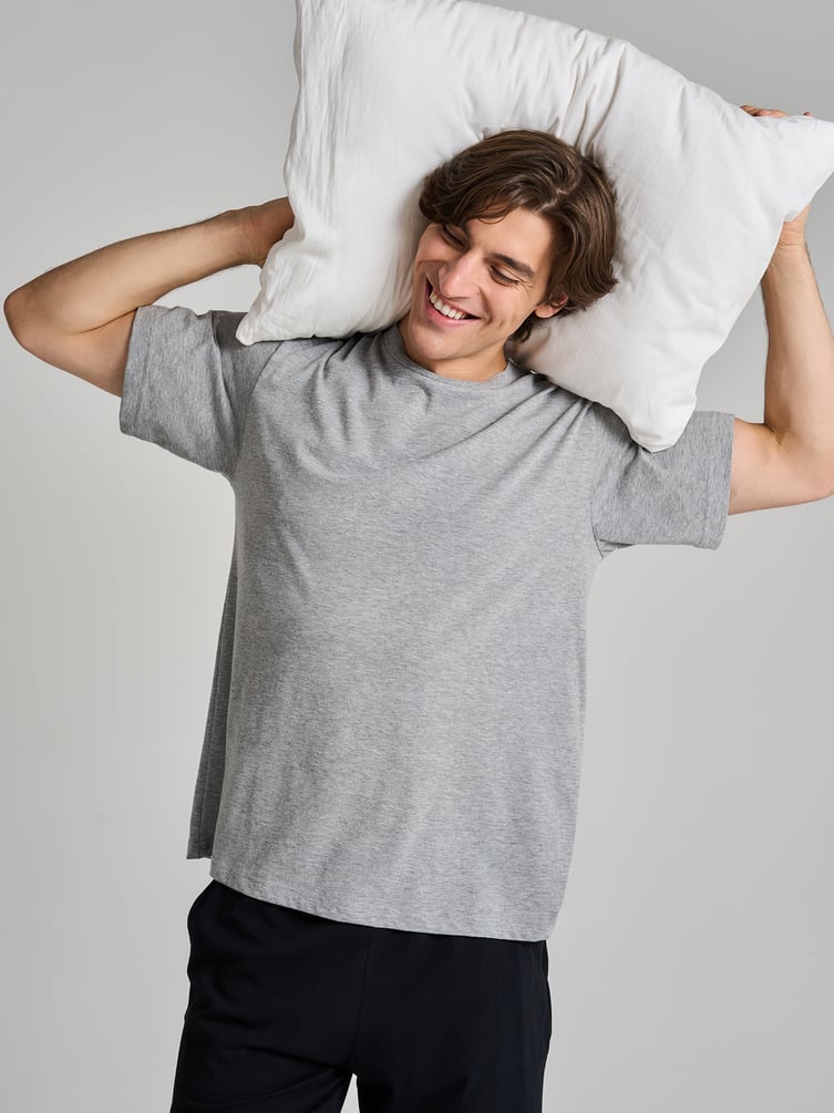 Пижама с футболкой и шортами