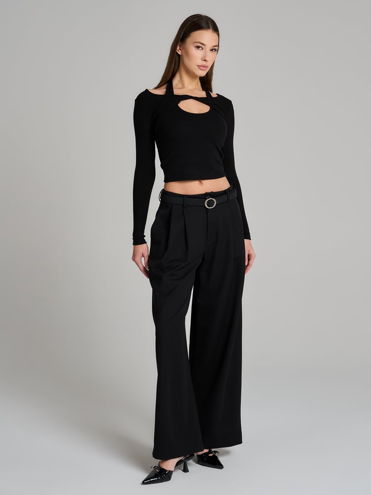 Лонгслив с декоративным вырезом