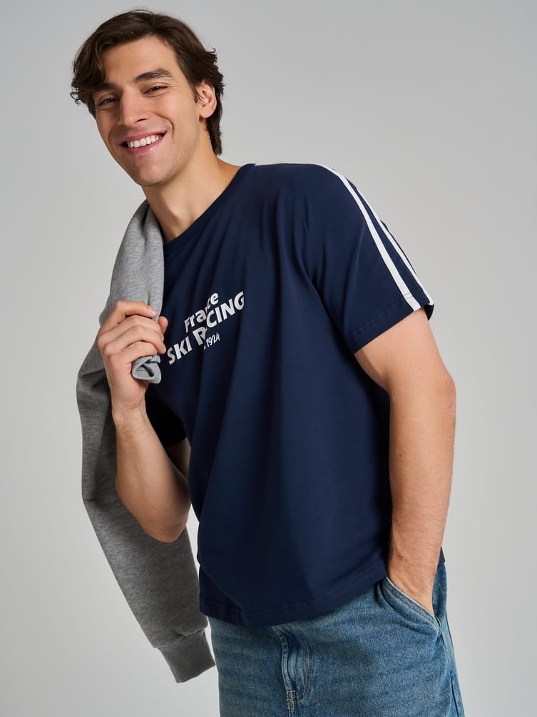 Футболка спортивная с надписью и лампасами