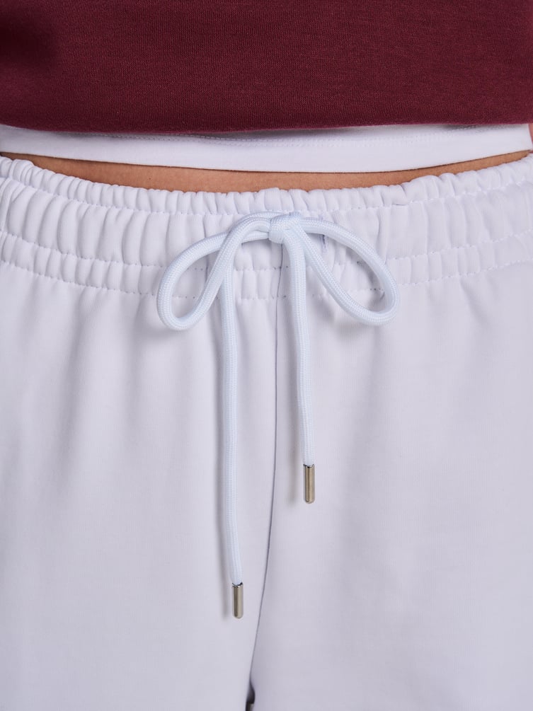 Брюки широкие со смещенным боковым швом