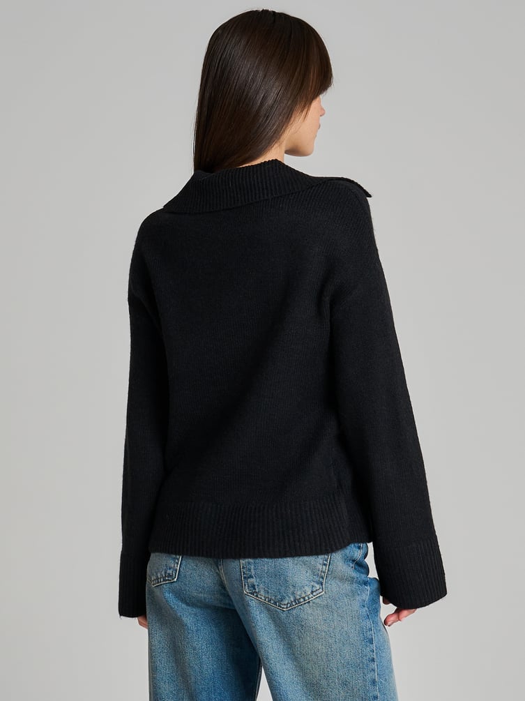 Вязаный пуловер с воротником