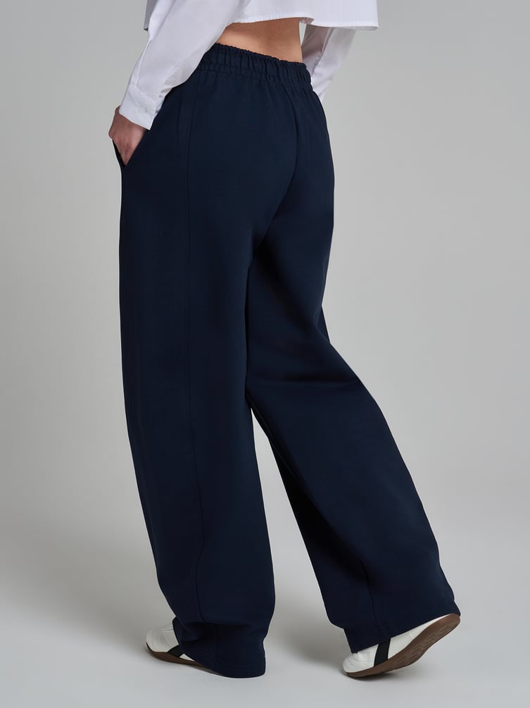 Брюки широкие со смещенным боковым швом