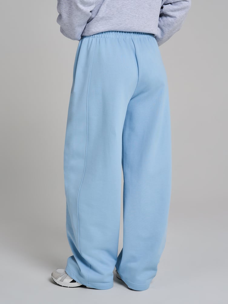 Брюки широкие со смещенным боковым швом