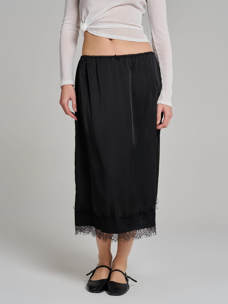 Юбка миди атласная с кружевом в бельевом стиле