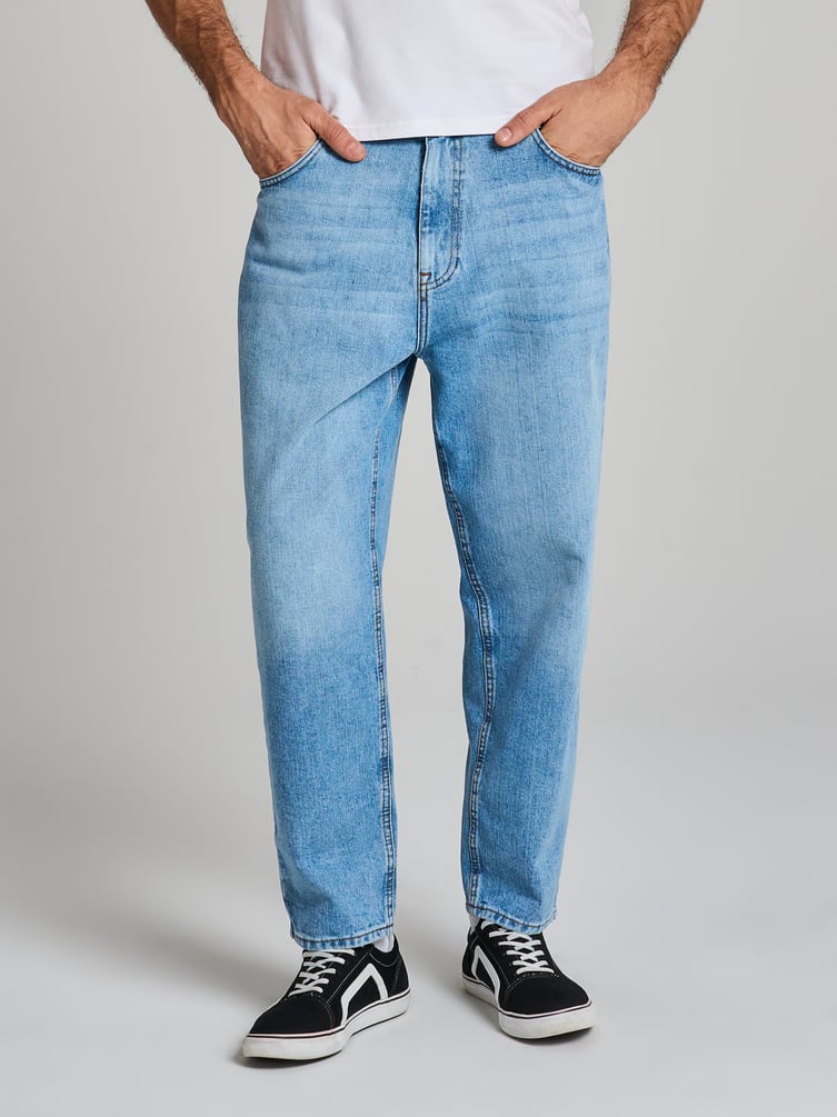 Укороченные джинсы зауженные