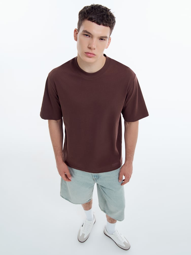 Однотонная свободная футболка