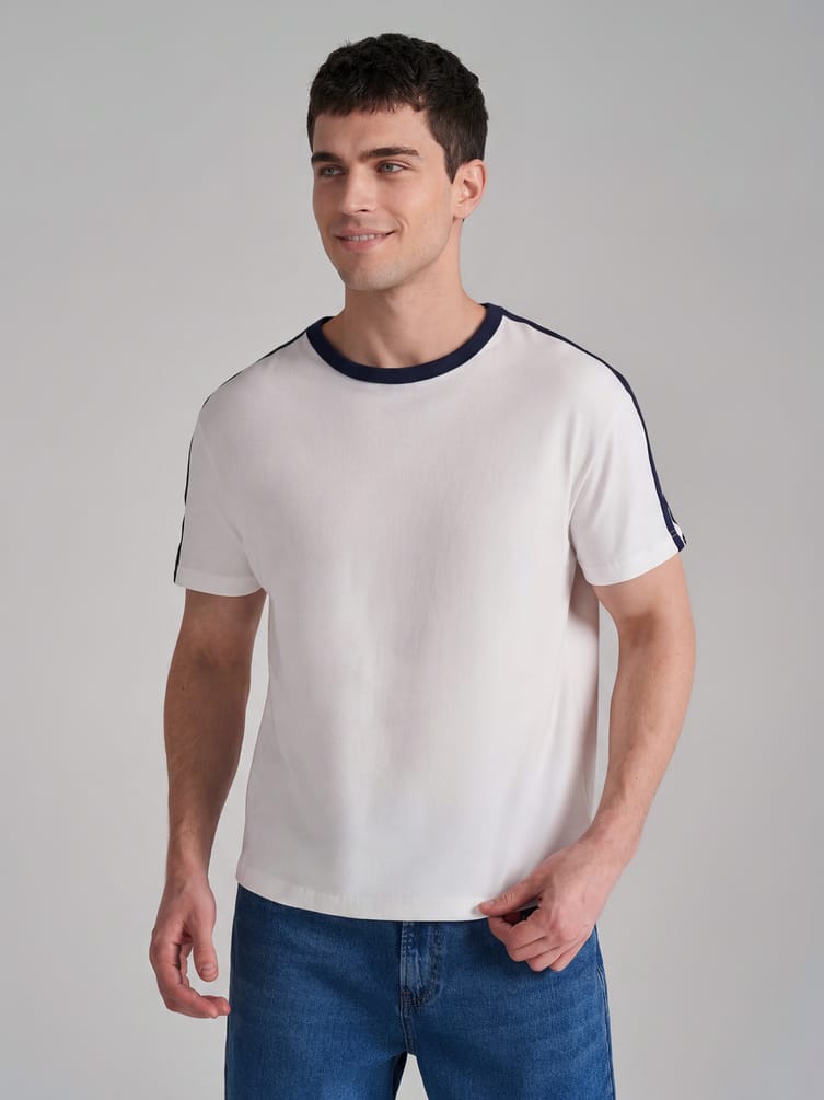 Футболка спортивная с лампасами