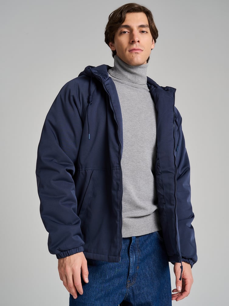 Демисезонная куртка с капюшоном