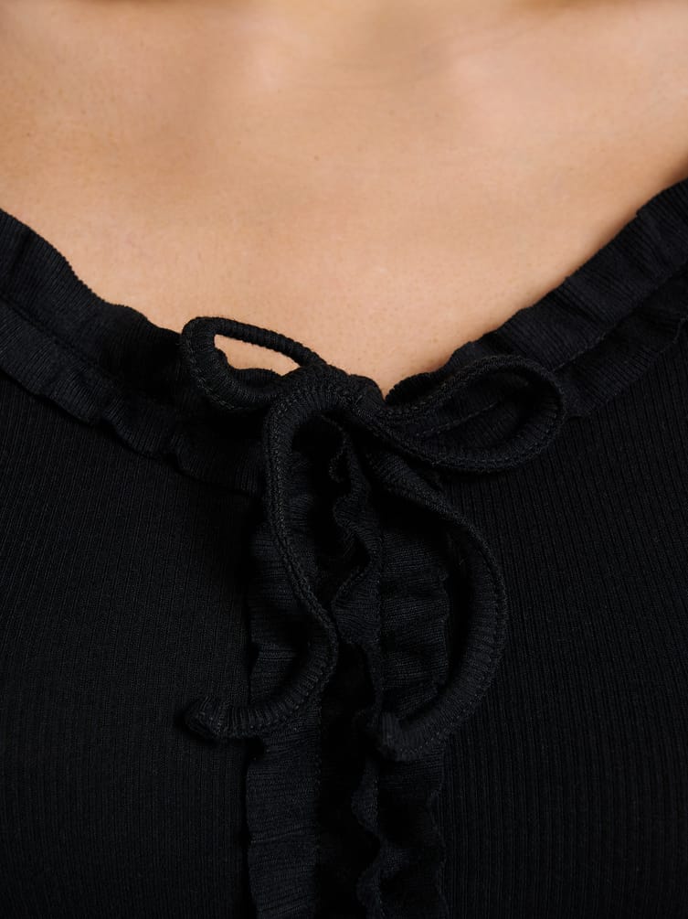 Блузка нарядная с рюшами