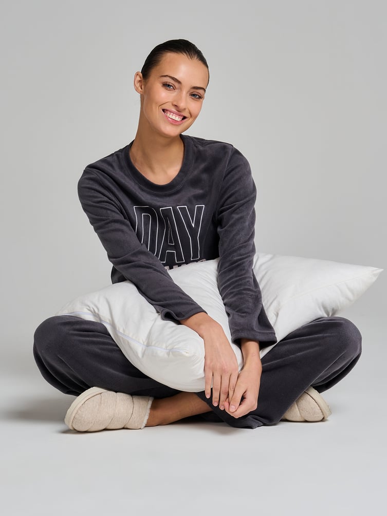 Теплая пижама с надписью и брюками