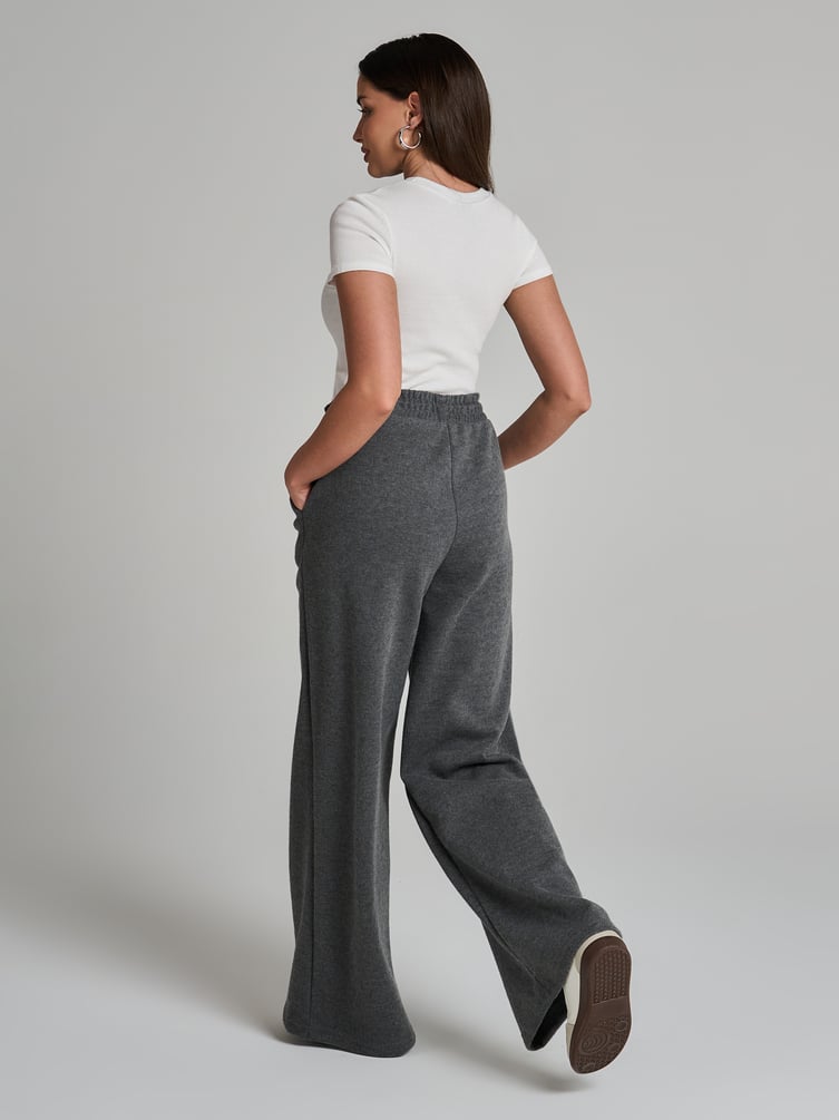 Брюки трикотажные широкие