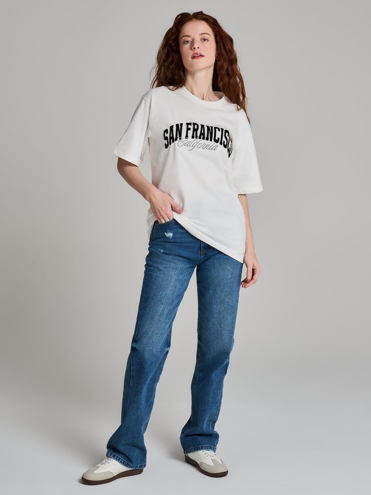 Джинсы прямые с потертостями