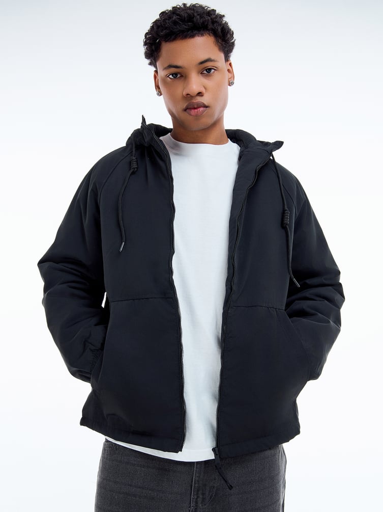 Демисезонная куртка с капюшоном