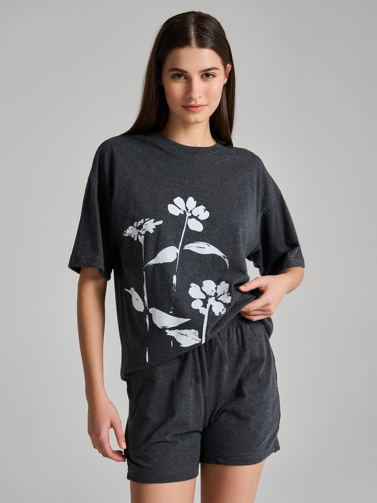 Пижама с футболкой и шортами