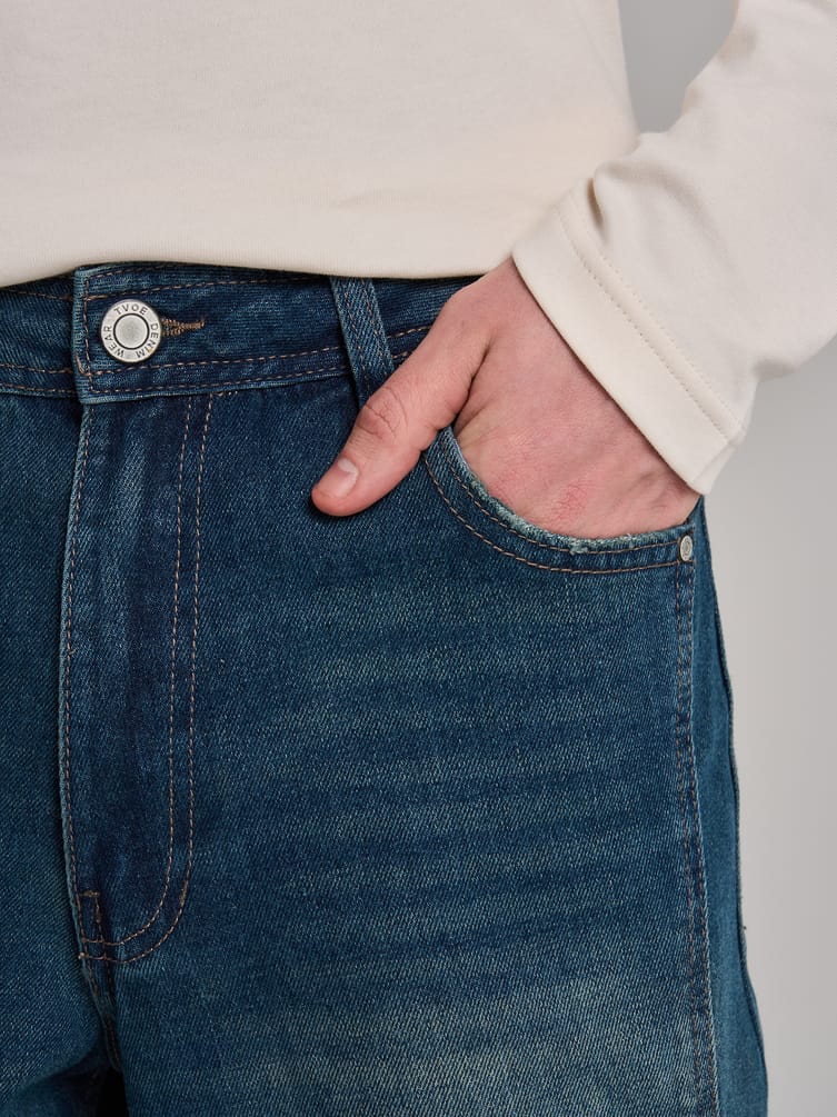 Джинсы багги с декоративным смещенным швом