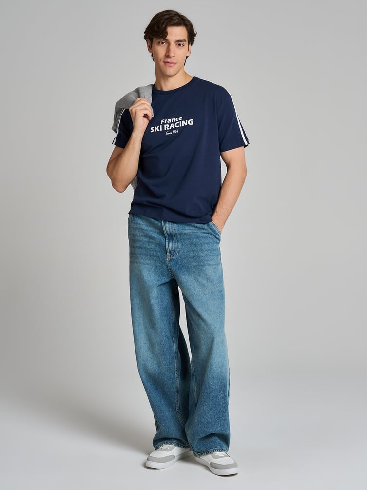 Футболка спортивная с надписью и лампасами