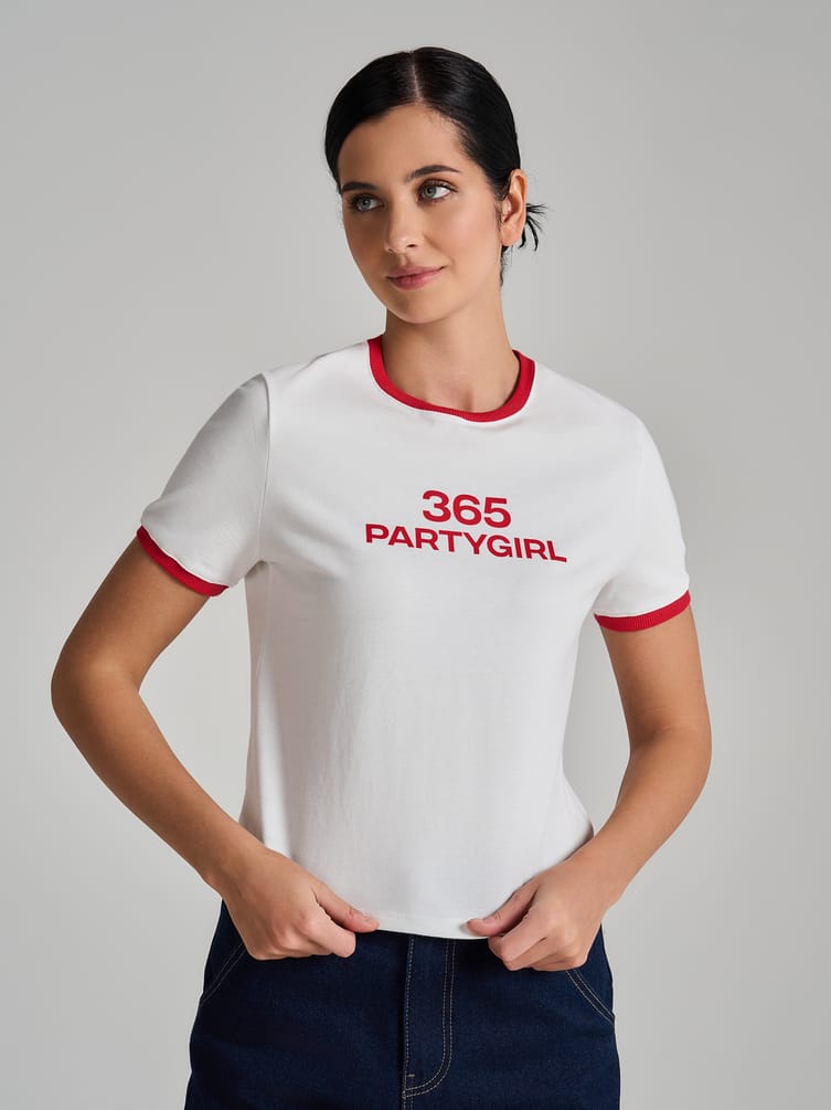 Футболка приталенная с надписью