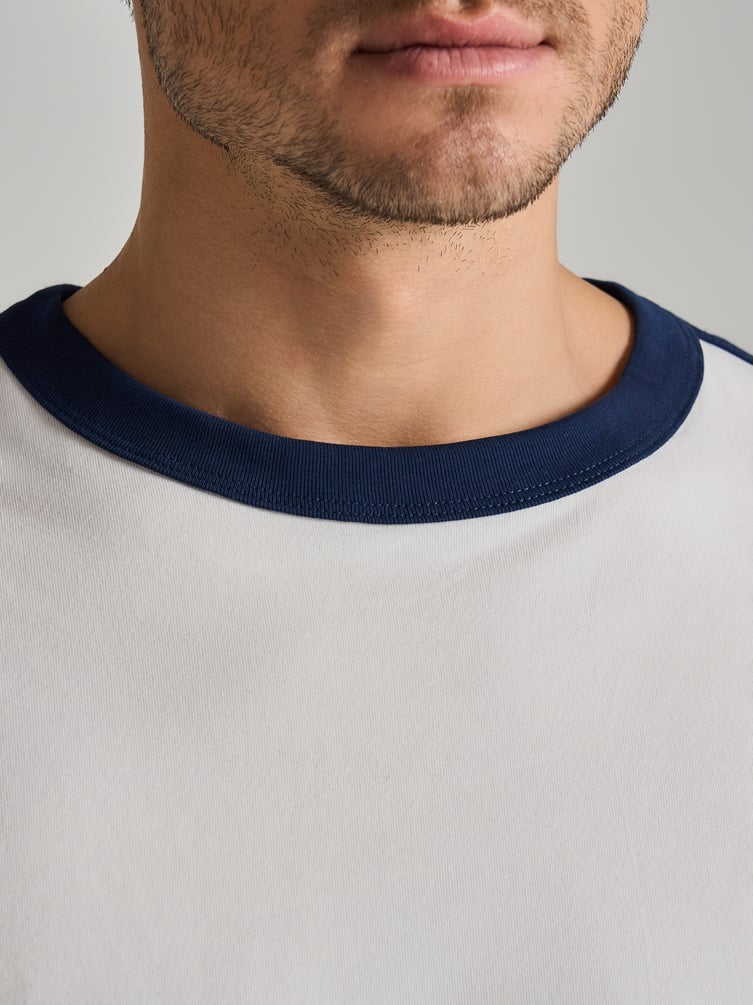 Футболка спортивная с лампасами