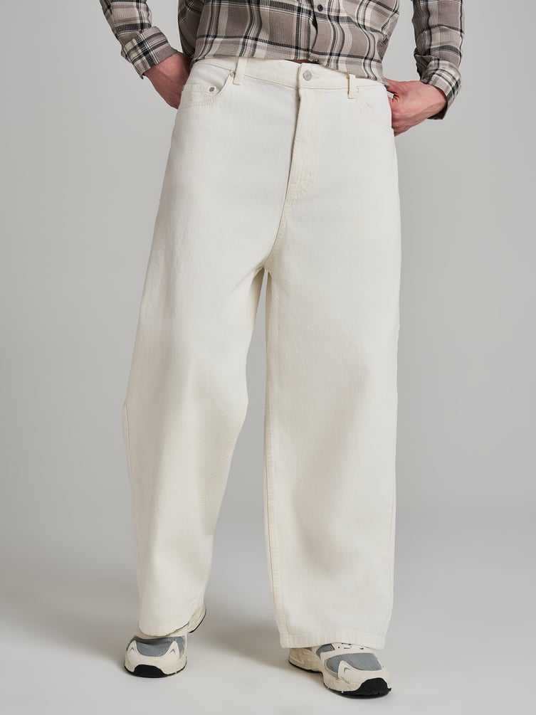 Широкие джинсы трубы с вареным эффектом