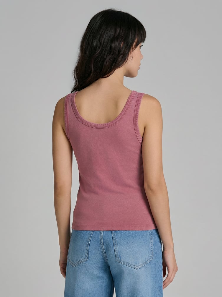 Майка на широких бретелях с вареным эффектом