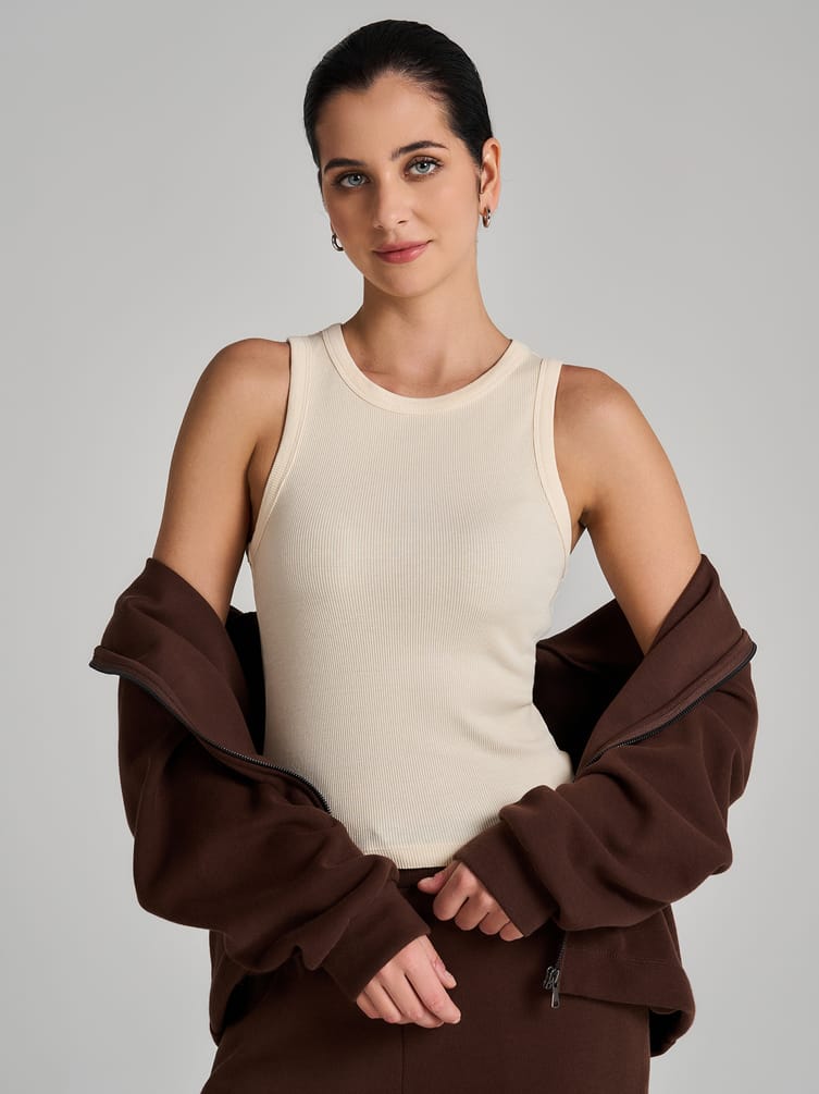 Майка на широких бретелях с вареным эффектом