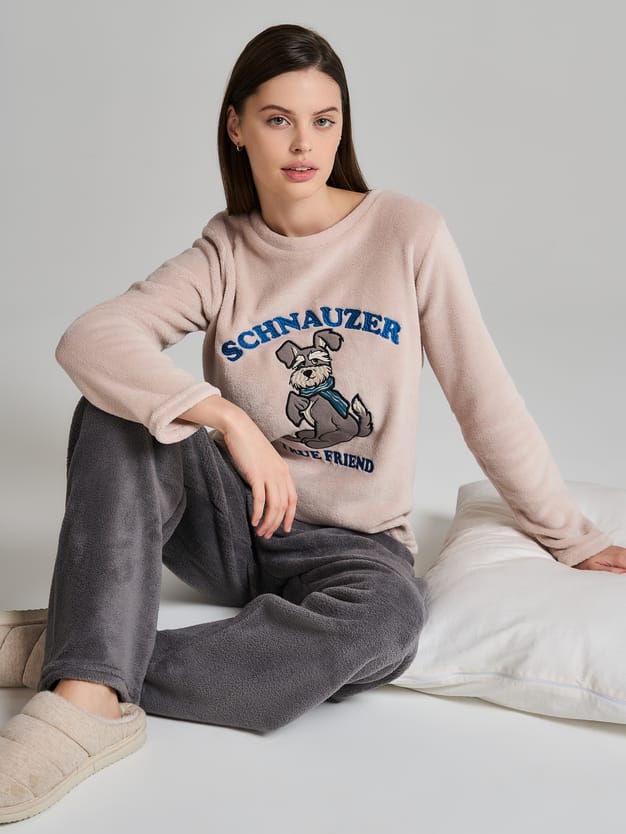 Плюшевая пижама с вышивкой и брюками