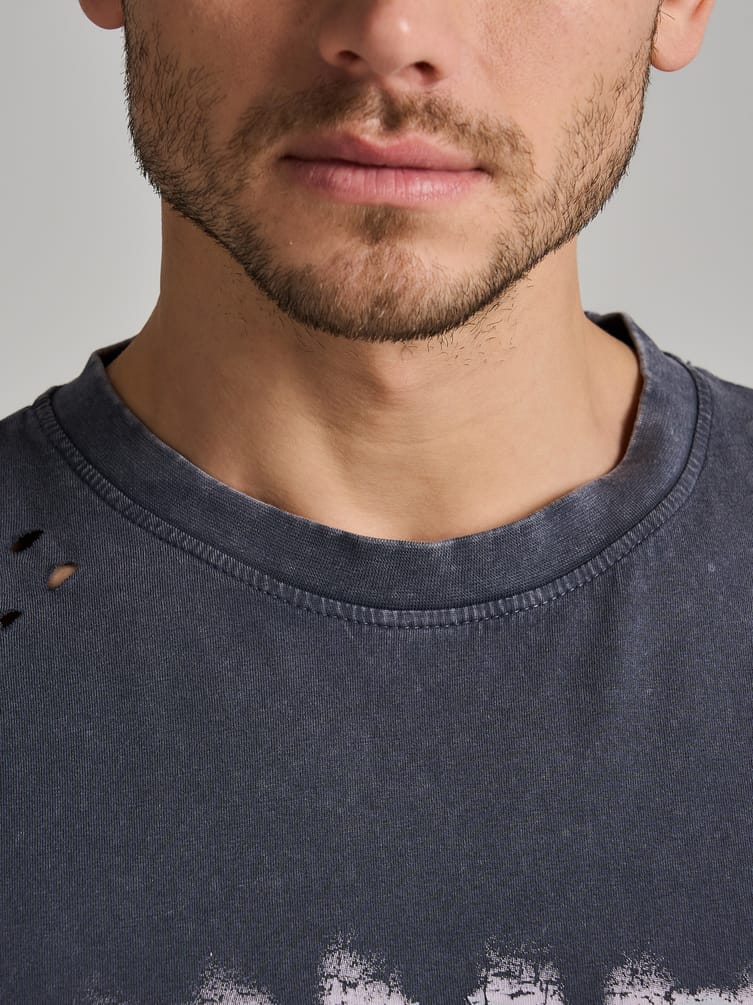 Футболка оверсайз рваная с надписью